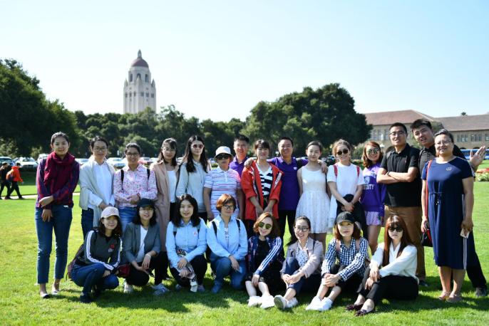 麻将胡了2
MBA师生一行在斯坦福大学胡佛塔前合影