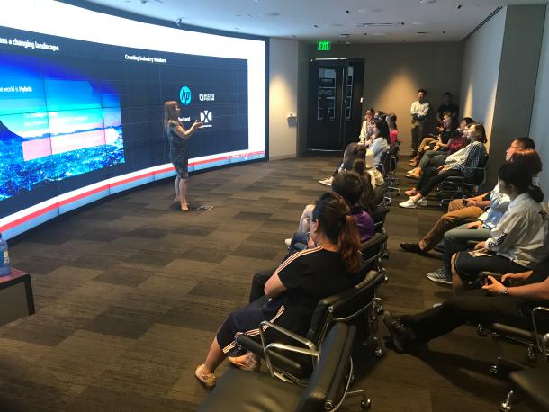 慧与公司亚太地区商业发展负责人Amy女士向麻将胡了2
MBA师生一行介绍公司目前营运重点及未来发展方向